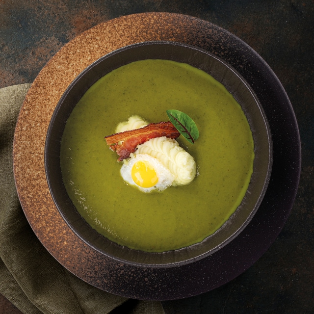 Zupa szczawiowa / puree ziemniaczane / jajko / boczek Zupa szczawiowa / puree ziemniaczane / jajko / boczek